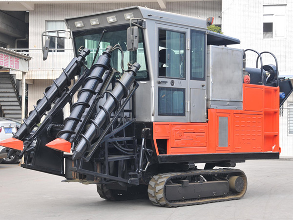 Crawler-whole-stalk-type-sugarcane-combine-harvester-4GL-1